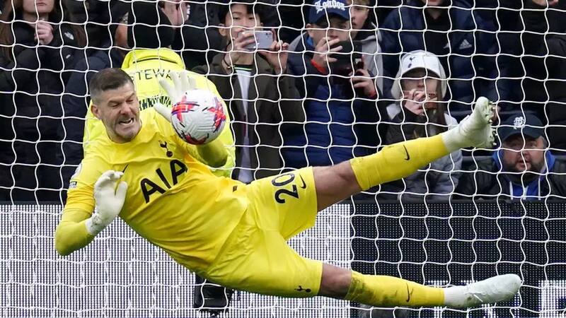 Fraser Forster sở hữu thể hình lý tưởng